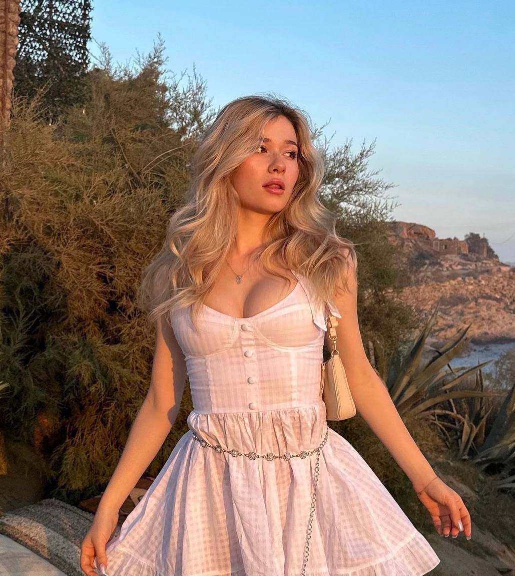 Настенька привлекательная девушка из Снежинск цена от 3000 руб